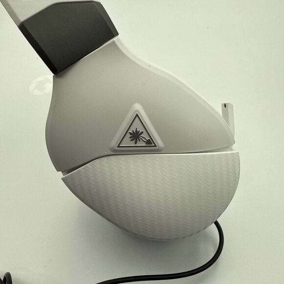 Turtle Beach Gaming Headset, White with Gray - Cables included - Picture 4 of 9